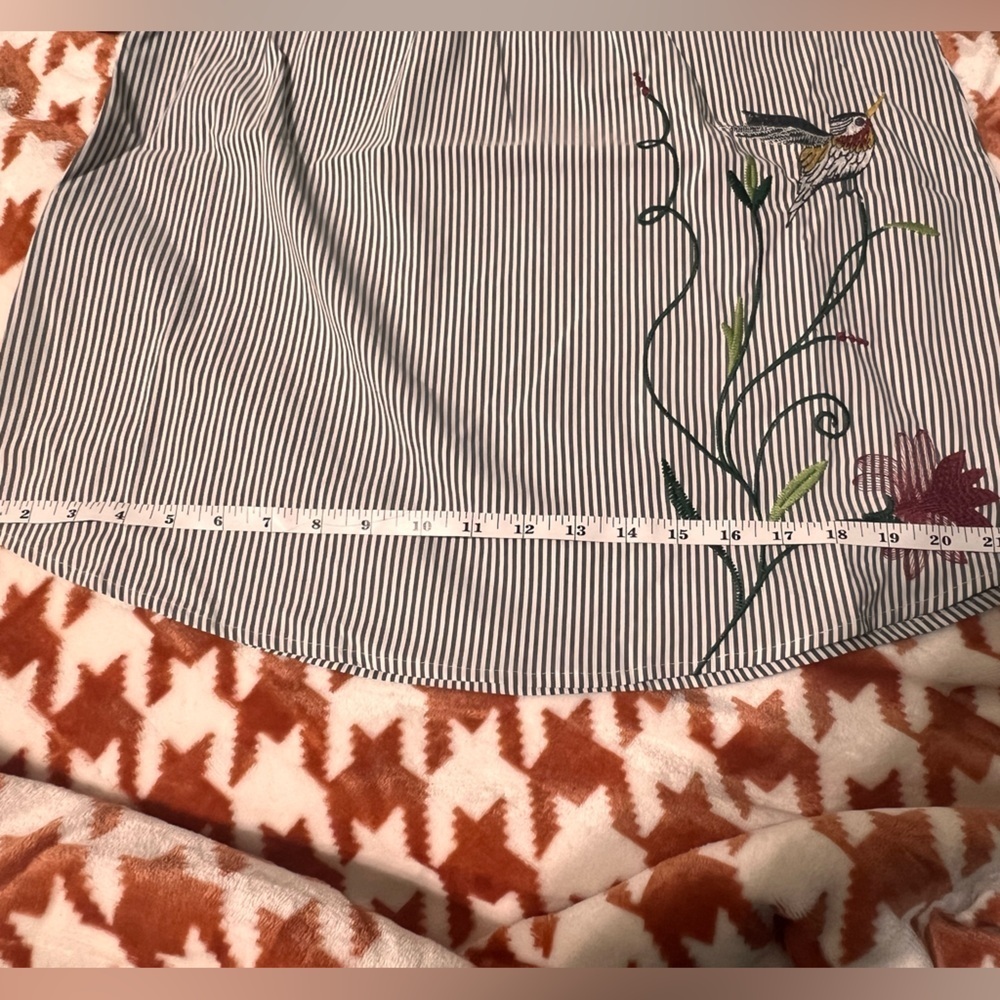 Women’s Shirt, Embroidered- Lightweight - Picture 8 of 8